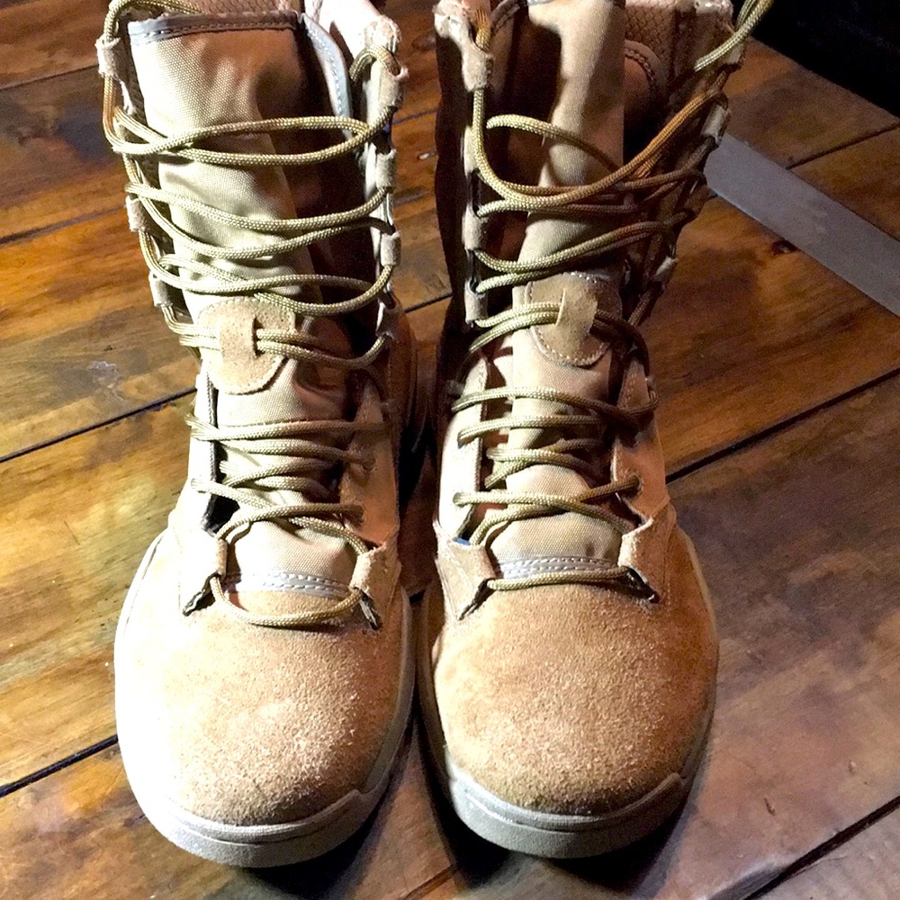 Brand new men’s Nike SFB field 2 8”boot